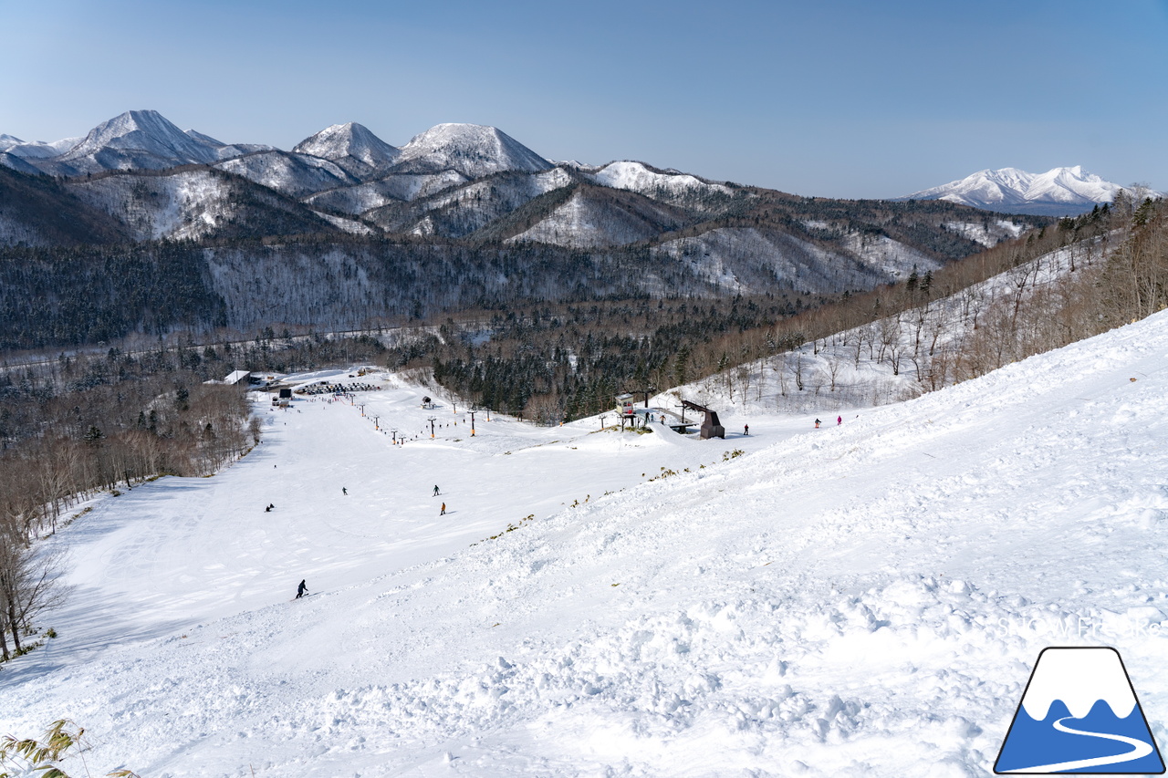 標津町営金山スキー場｜流氷の向こう側には国後島。景色もコースも、楽しすぎる日本最東端のローカルゲレンデ！